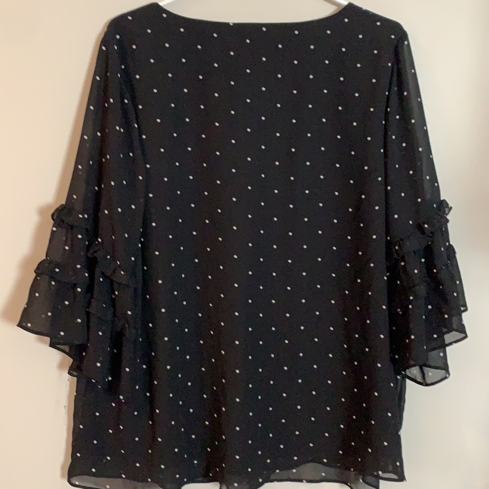 Torrid Classic Black & White Polka Dot V-Neck Ruffled Bell Sleeved Blouse EUC - Picture 6 of 9